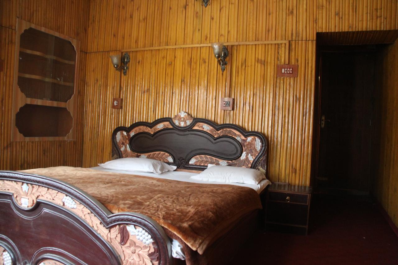 Hotel Butterfly Srīnagar Exterior foto